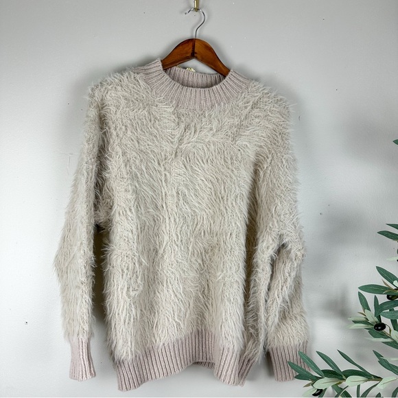 Women Fuzzy Pullover Sweater Oatmeal Cozy Chic Sweater NWT - Picture 5 of 9